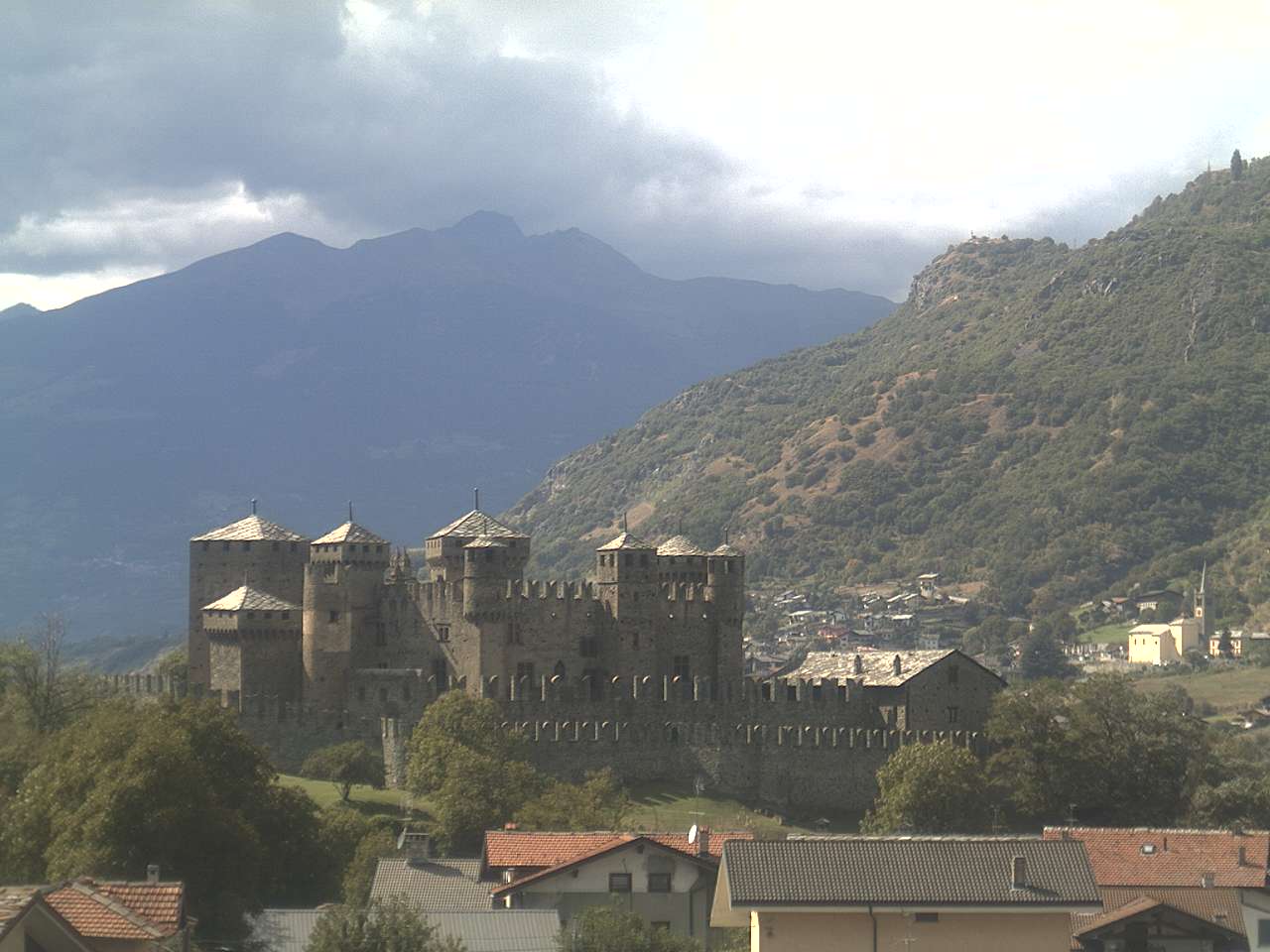 Foto: Web Cam F�nis - Fonte: www.regione.vda.it