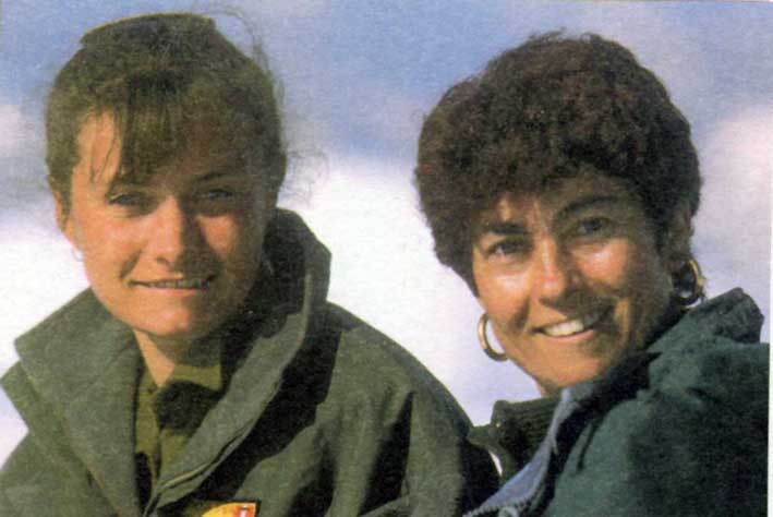 La direttrice Patrizia Rossi (a destra) in compagnia di una guardaparco.