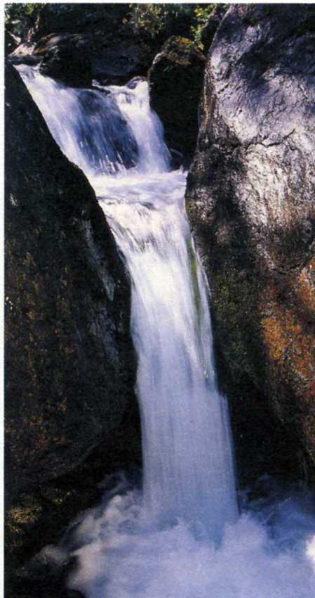 Una cascatella in Valle di Champorcher.
