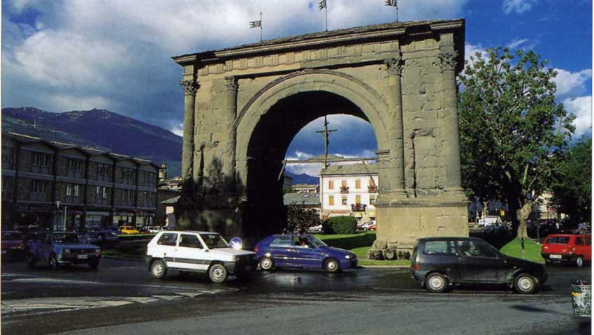 Traffico automobilistico in Aosta.