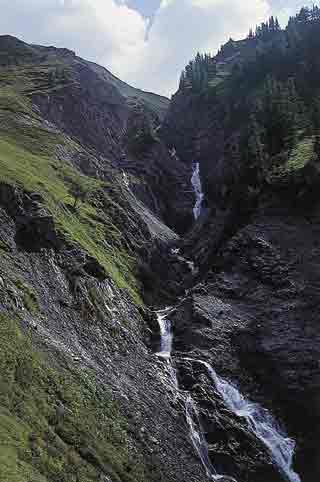 Il torrente di Bellecombe, in Val Ferret