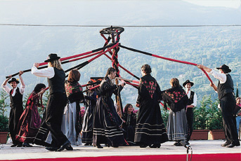 Un ballo tradizionale valdostano: la badoche.