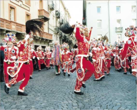 Carnevale 2002: le landzette in Piazza Chanoux.