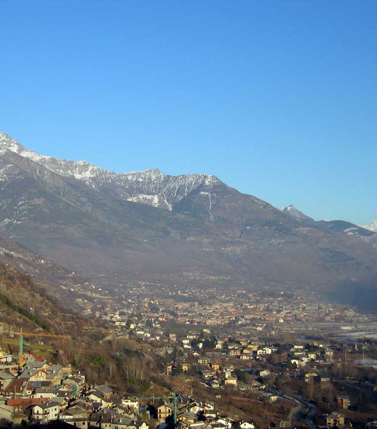 Uno scorcio della piana di Aosta, vista dalla collina di Sarre.