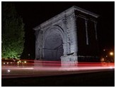 Arco d'Augusto di notte