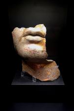 Fragment de statuaire en bronze découvert durant les fouilles archéologiques effectuées au Théâtre romain et conservé au MAR-Musée Archéologique Régional d’Aoste