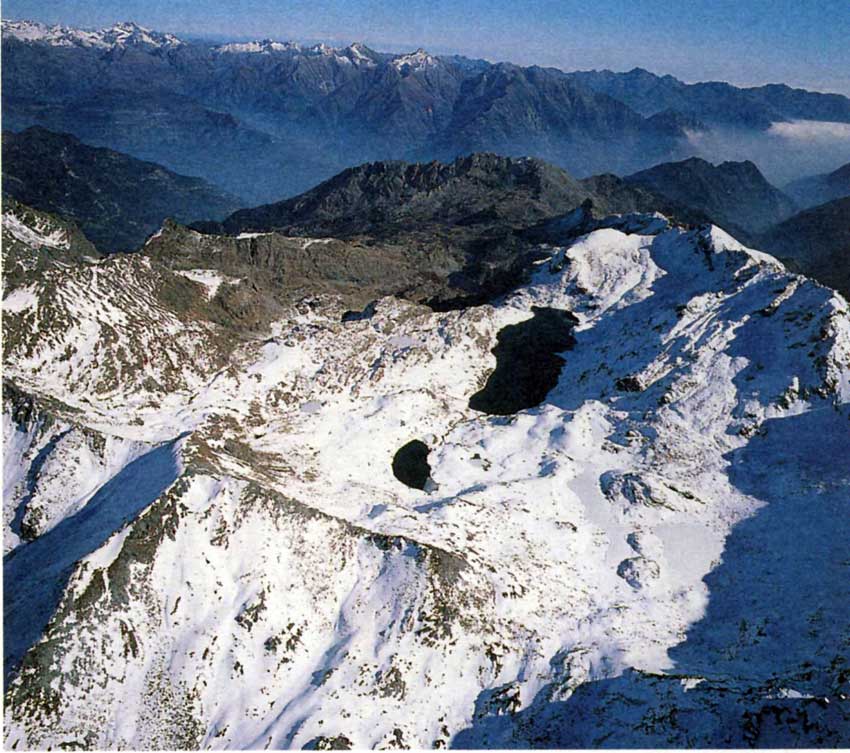 Il piano della Gran Betassa con il Grand Lac circondato da una costellazione di laghetti.