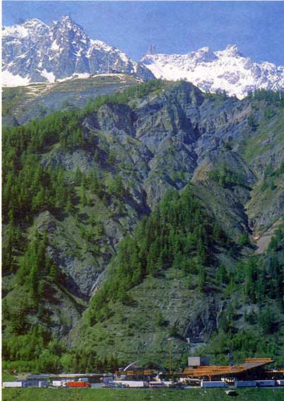 L'entrée au tunnel du Mont Blanc.