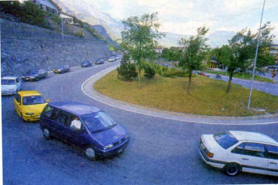 Chatillon: embouteillage à la sortie de la route régionale de la Valtournenche.