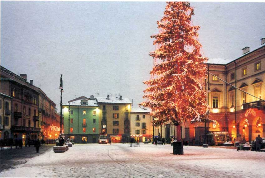 Illuminazione in piazza Chanoux.