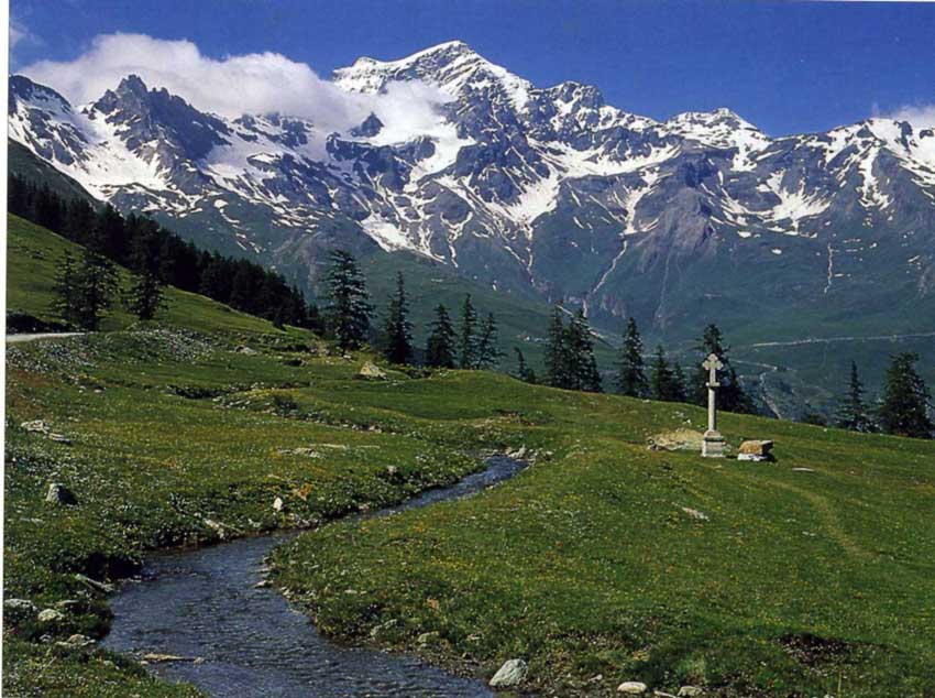 Le Grand Combin vu du Bassin de By.