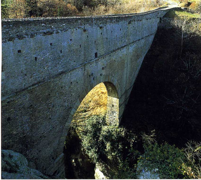 Il ponte-acquedotto romano di Pondel.