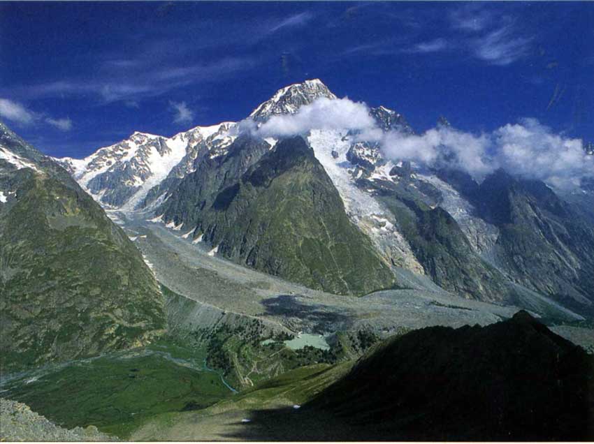 Il ghiacciaio del Miage e il lago Combal.