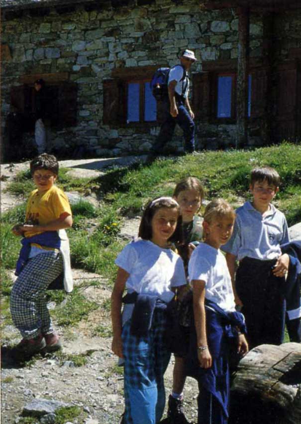 Alcuni momenti dell'attività "Trekking nature" al rifugio Chalet de l'Epée.