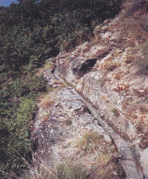 Sarre, Ru Bréan : canal creusé dans le rocher