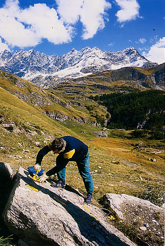 Uno dei servizi forniti dalle Comunità montane: la manutenzione dei sentieri.