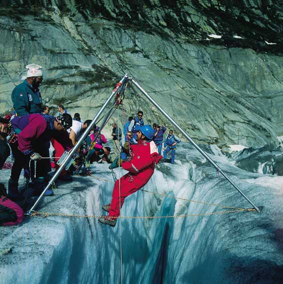 Manoeuvre de sauvetage dans une crevasse.