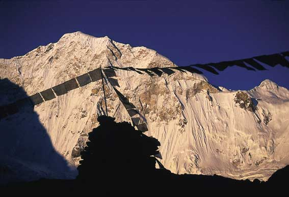 Una suggestiva immagine del Baruntse, in Nepal.