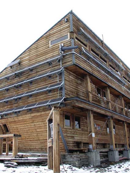 Il rifugio Quintino Sella, nel massiccio del Monte Rosa.