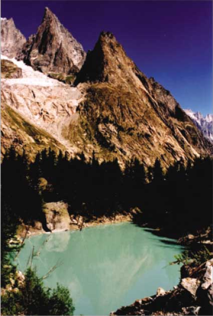 Lac Vert (Val Veny): lago di sbarramento morenico di recente formazione (1930 circa).