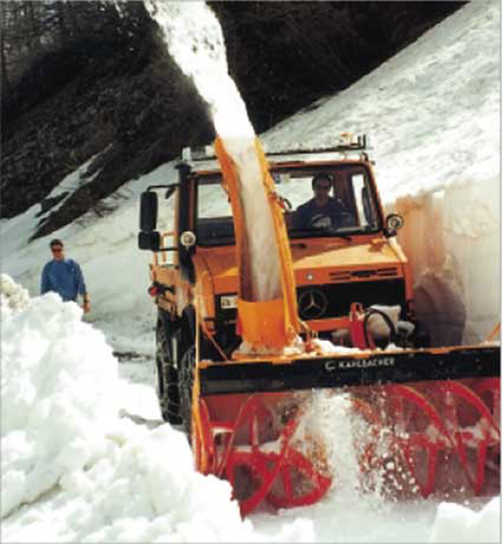 Un moderno mezzo per lo sgombero della neve.