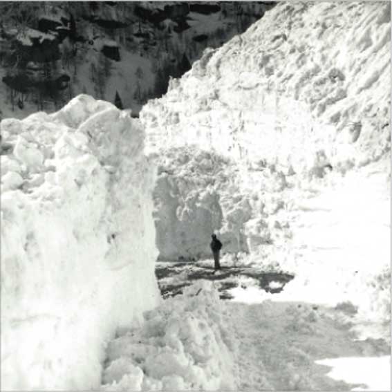 1972: l'avalanche du Bligny, sur la route qui conduit à Cogne.
