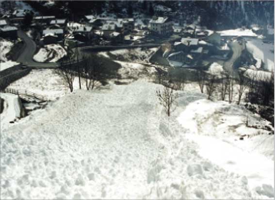1999: avalanche du Varère (Oyace, hameau Closé).
