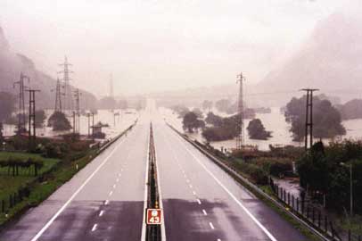 Esondazione della Dora Baltea ad Arnad durante l'alluvione del 2000.