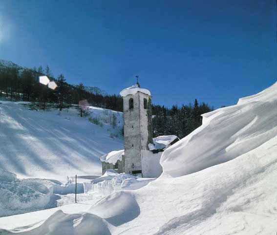 I cambiamenti climatici mettono a rischio la copertura nevosa invernale.