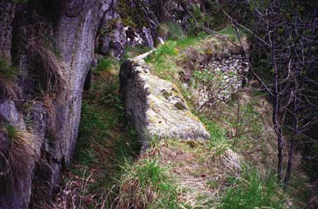 Tronçon du Ru Pompillard à l'abandon depuis la réalisation d'une galerie entre Valpelline et Roisan.