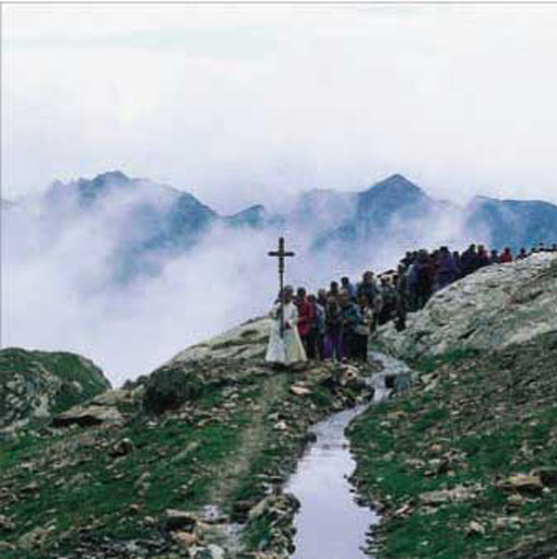 Un momento della processione al Santuario di Cuney.