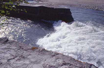 La reimmissione dell'acqua in Dora dalla centrale di Chavonne.