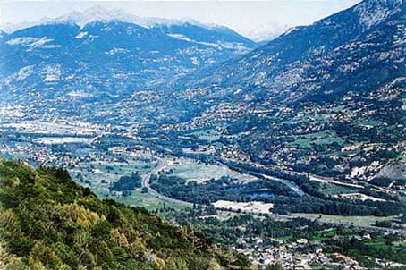 Una visione generale della Valle Centrale ritratta dalla collina di Saint-Marcel.