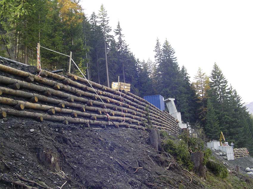 Palificata della stazione di monte della seggiovia Maison Blanche a La Thuile (2008).