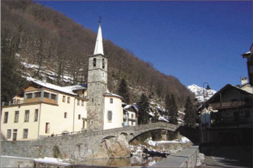 L'abitato di Fontainemore, nella Valle di Gressoney.