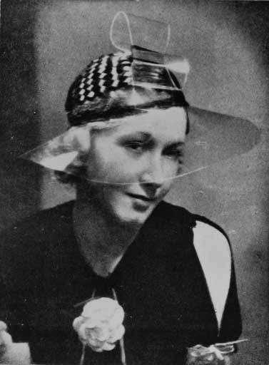 Cappello trasparente di acetato di cellulosa Rhodoid (1936).