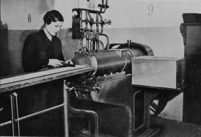 Lavorazione della caseina formaldeide nel 1936.