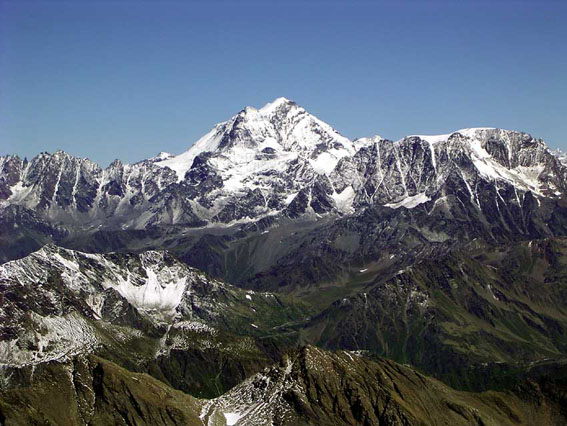 Il Grand Combin e il Colle del Gran San Bernardo, visti dalla cima del della Grande Rochère.