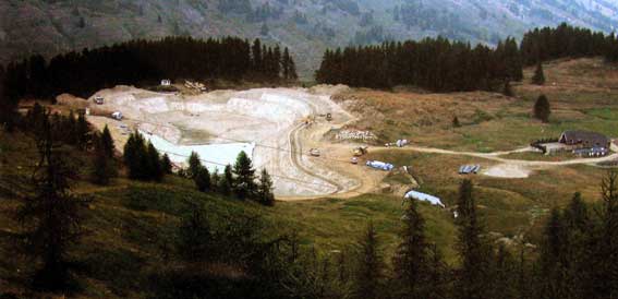 Bacino per l'innevamento artificiale, località Anfiteatro (Sestrière), estate 2004.