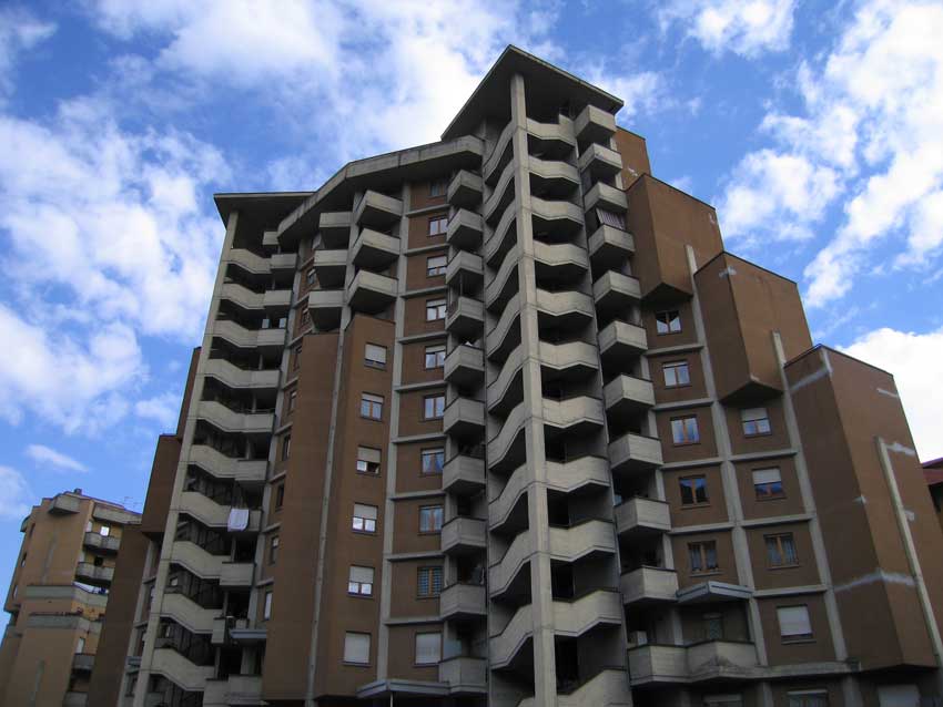 Il "grattacielo" di Aosta, in zona Quartiere Cogne.