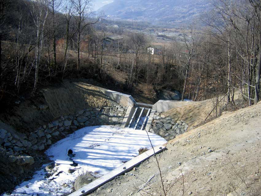 Un esempio di opera di prevenzione del rischio idrogeologico in Comune di Chambave.
