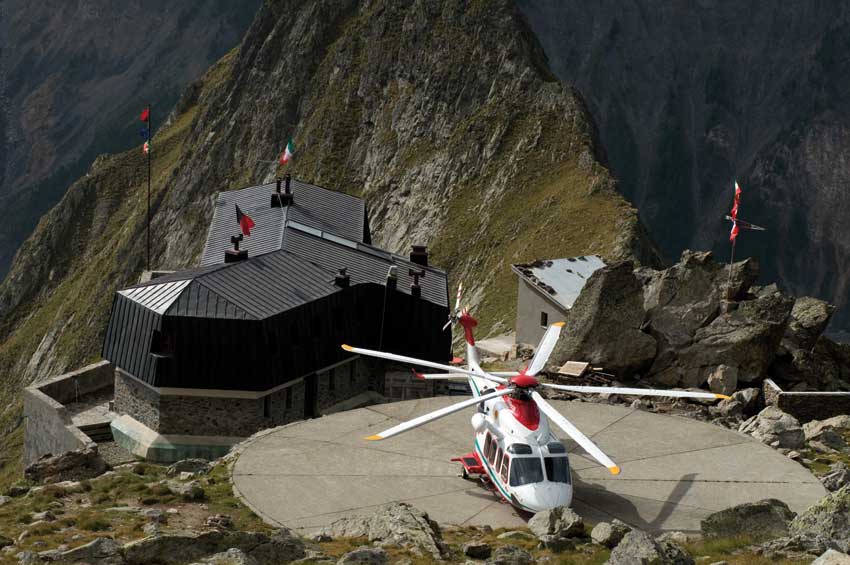 Rifugio Monzino (Val Veny).