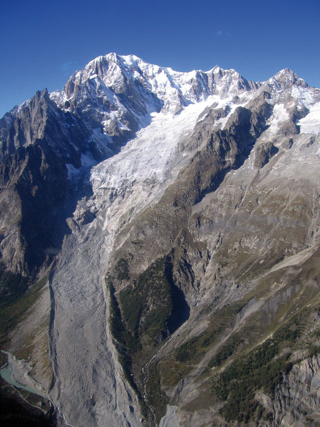 Monte Bianco e ghiacciaio della Brenva.