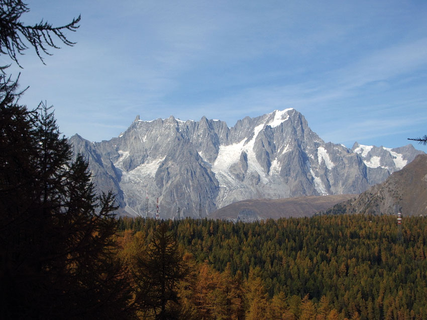 Le Grandes Jorasses viste dal Lago d’Arpy.