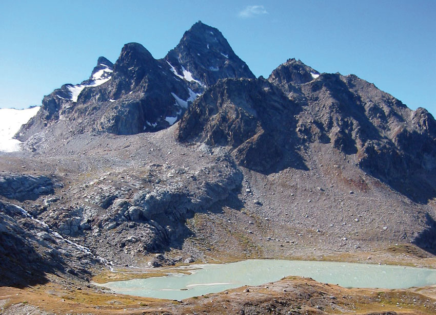 Uno dei laghi del Rutor, nei pressi del rifugio Deffeyes.