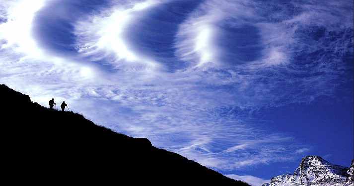 Suggestive formazioni nuvolose nei cieli del Parco Nazionale del Gran Paradiso.