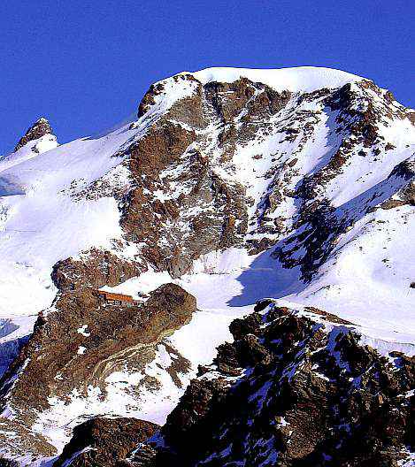 La Pyramide Vincent dans le Massif du Mont Rose.