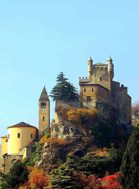 Castello e chiesa di Saint-Pierre.