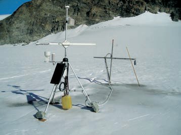 Stazione meteorologica automatica removibile installata sul ghiacciaio di Tsa de Tsan.