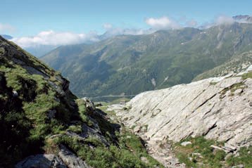 La Via delle Gallie abbandona il colle del Gran S. Bernardo e inizia la sua discesa in direzione di Fonteinte.